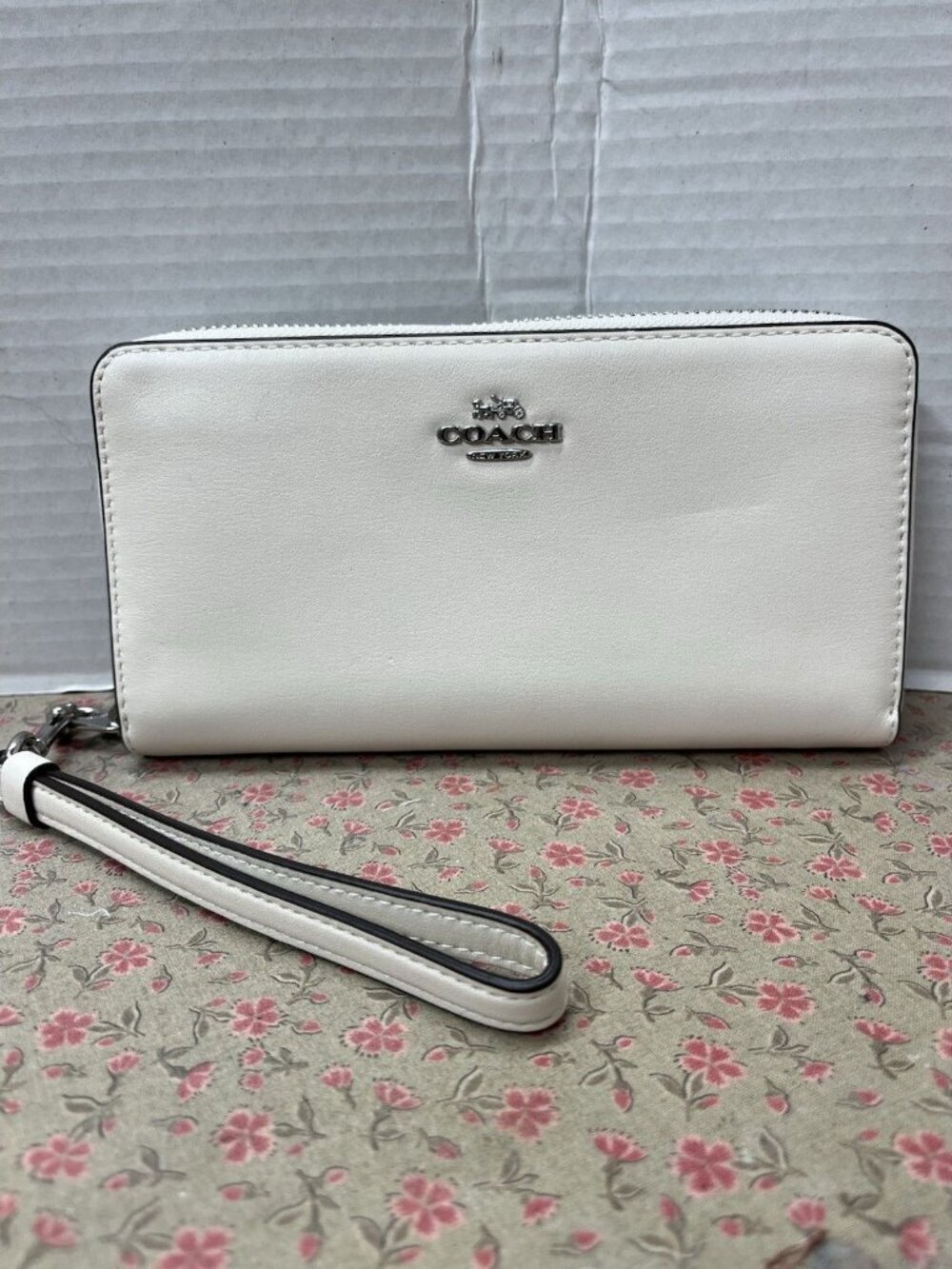 Coach Long Zip Around Wallet Chalk/SV Refined Calf Leather NEW - Picture 6 of 6